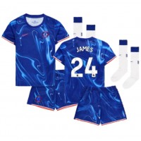 Maglie da calcio Chelsea Reece James #24 Prima Maglia Bambino 2024-25 Manica Corta (+ Pantaloni corti)